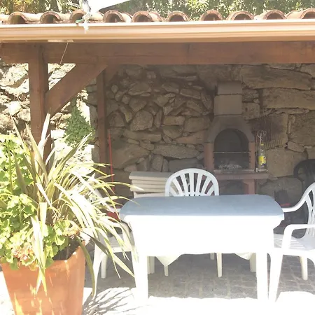 Casa Ponto Da Cruz 度假居 *